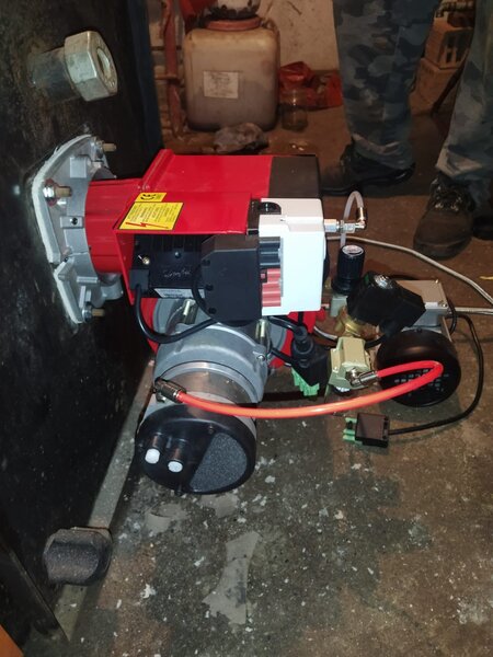 Arzator cu ulei uzat CLU pacura ulei alimentar cu compresor incorporat